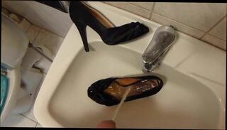 Video 312260001: pissing black gay, gay man pissing, black toes, pissing hd