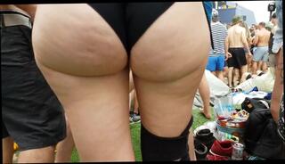 Watch the video about Candid incredible phattt pawgg omfg!!!!