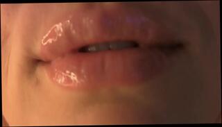 Video 1055643085: fingering lips, brunette fingering