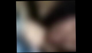 Watch the video about A la putita le gusta con un dedo en el culo