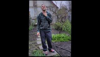 Video 1517886503: amateur solo male, hoe solo, eating solo, old solo, amateur spring