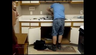 Video 523291275: girl seduces, seduces plumber