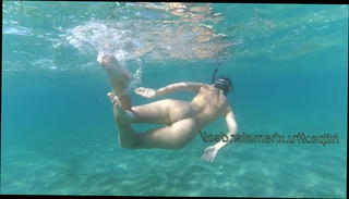 Watch the video about Almacenamiento en la nube. Sirena desnuda parte 5
