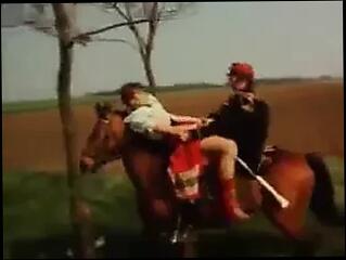 Watch the video about Cavalier chevronne