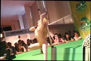 Video 1018139904: chiki dulce, blonde striptease