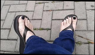 Video 1176678201: black flip flops, straight polish